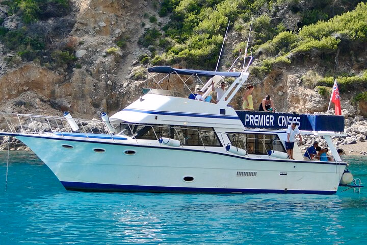 Premier Cruises Alcudia: Barco privado 3h Atardecer con SUP, Snorkel y Tapas