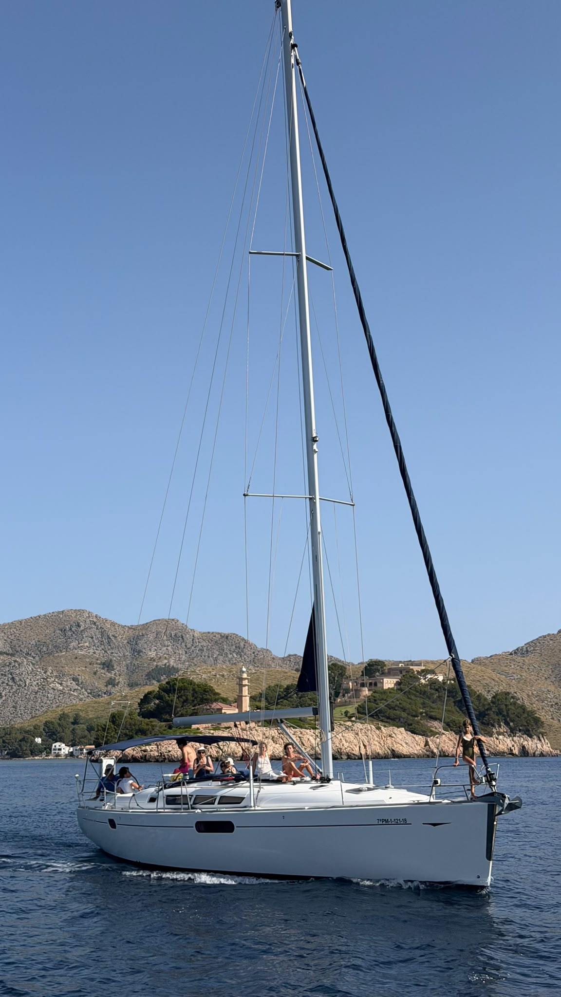 Barco privado de vela (máx 10 pax) — 6.5h